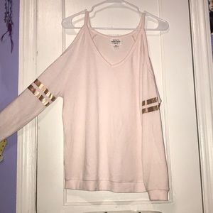 Cold shoulder light pink top🤗